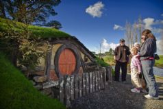 Hobbiton Movie Set and Farm Tour