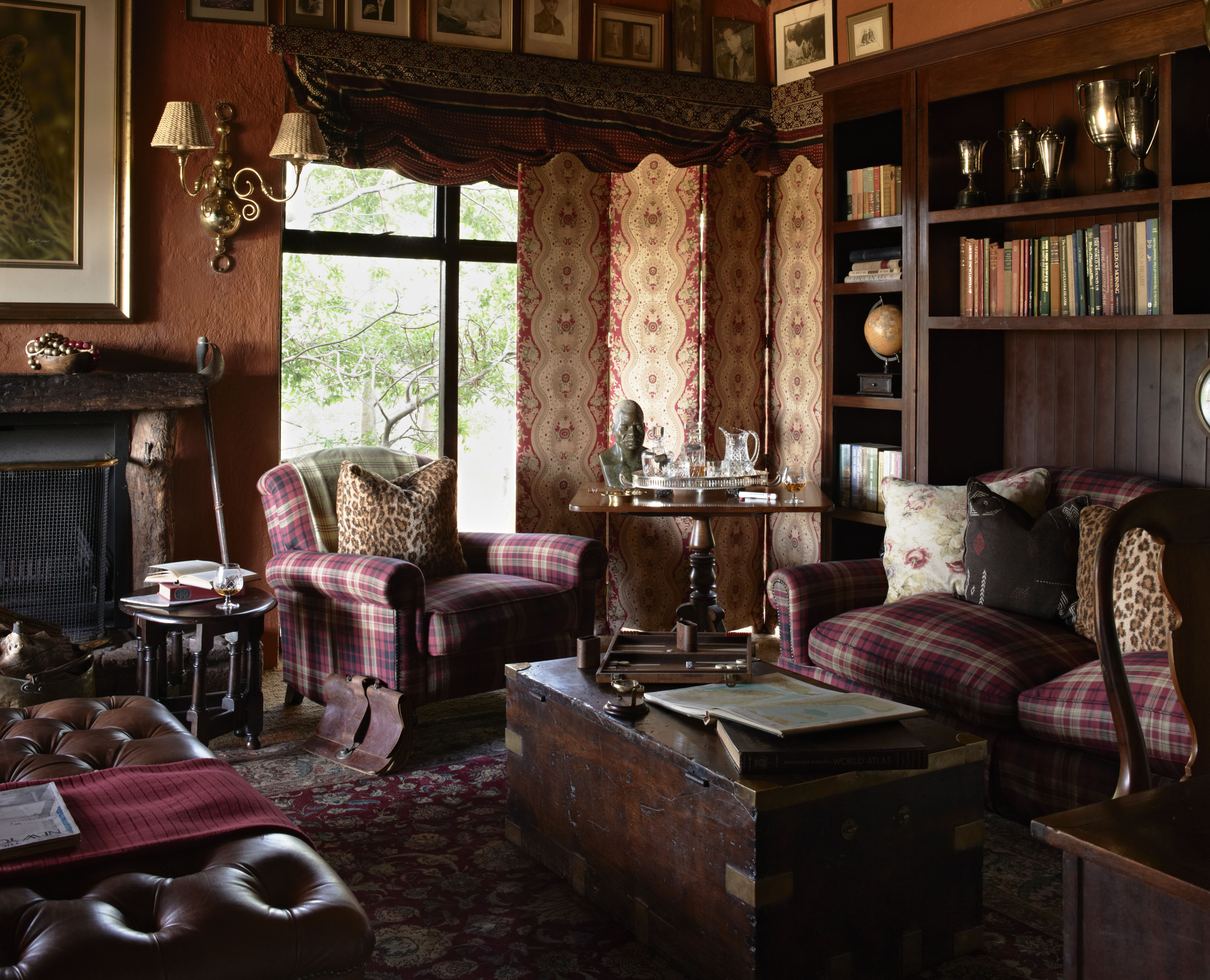 Old living room. Living Room Старая. Интерьеры Южная Африка. Гостиная Африка. Old Classic Interior.