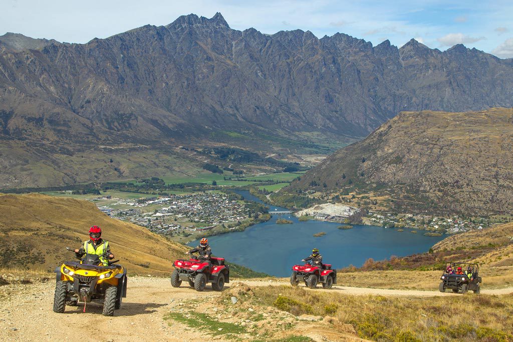 Driving Through Queenstown | Photo Credit: Nomad Safaris